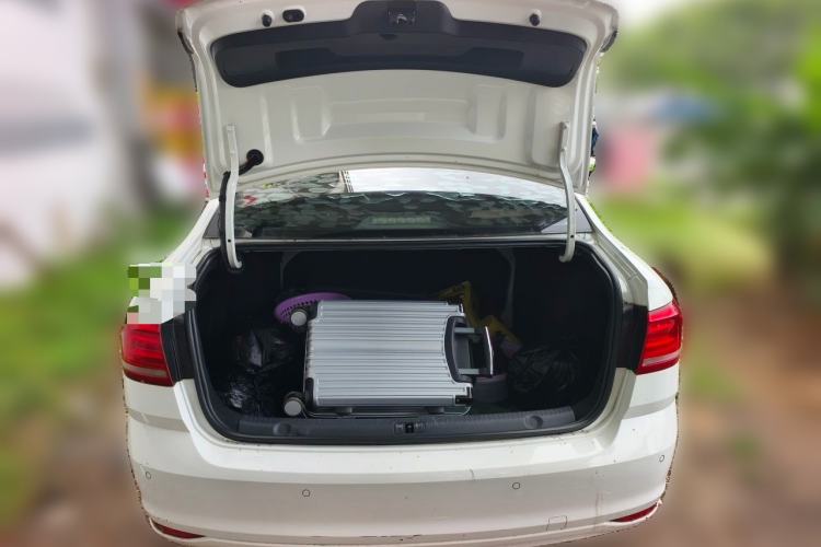 Used Volkswagen Lavida 2015 1.6L Manual Fashion Edition Trunk