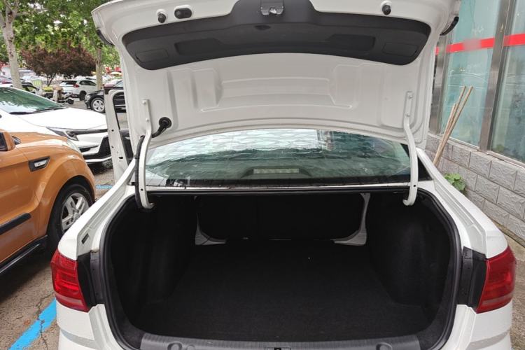 Used Volkswagen Lavida 2015 230TSI DSG Comfort Edition Trunk
