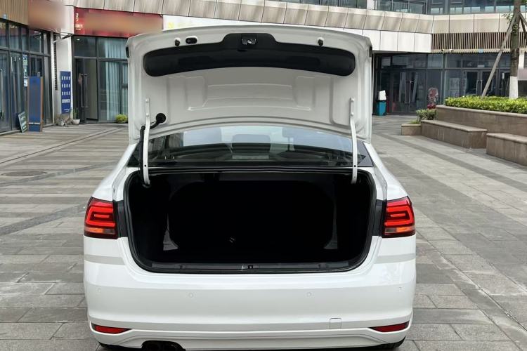 Used Volkswagen Lavida 2015 230TSI DSG Luxury Edition Trunk