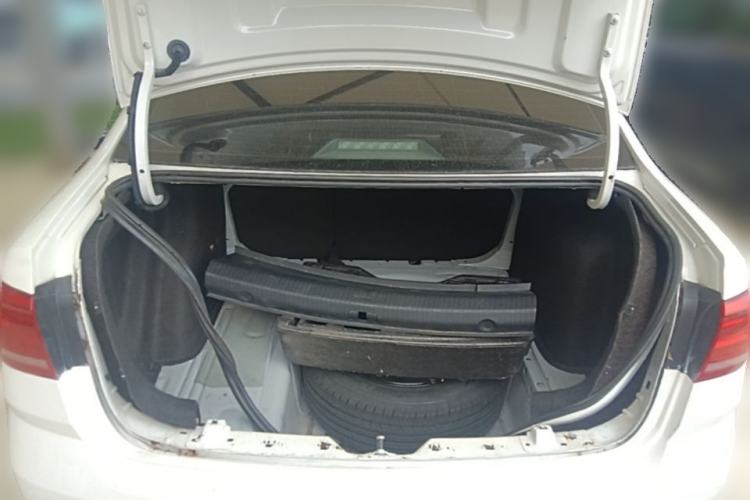 Used Volkswagen Lavida 2015 1.6L Manual Comfort Edition Trunk