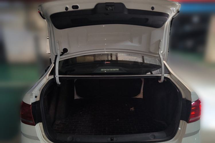 Used Volkswagen Lavida 2015 1.6L Manual Comfort Edition Trunk