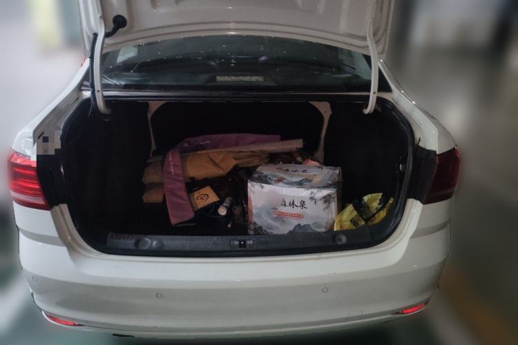 Used Volkswagen Lavida 2015 1.6L Automatic Fashion Edition Trunk