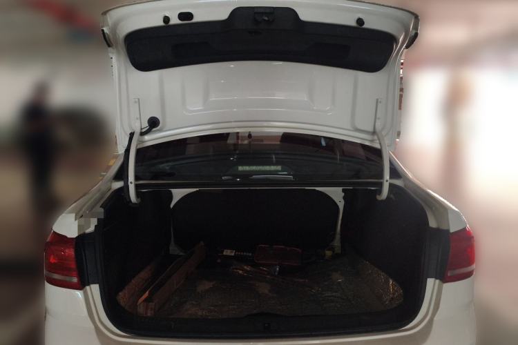 Used Volkswagen Lavida 2015 1.6L Automatic Fashion Edition Trunk