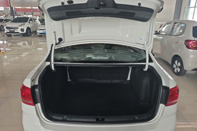 Used Volkswagen Lavida 2015 1.6L Automatic Comfort Edition Trunk