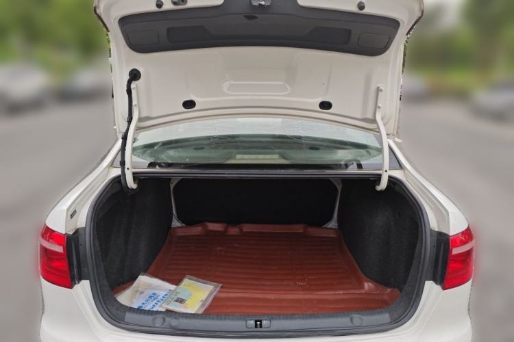 Used Volkswagen Lavida 2015 1.6L Manual Fashion Edition Trunk