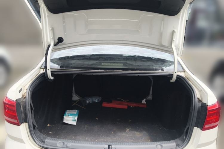 Used Volkswagen Lavida 2015 1.6L Manual Comfort Edition Trunk
