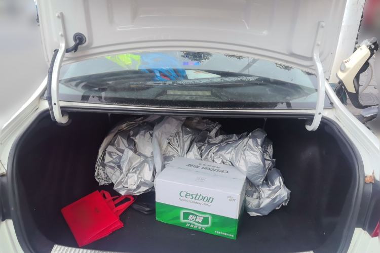 Used Volkswagen Lavida 2015 1.6L Automatic Fashion Edition Trunk
