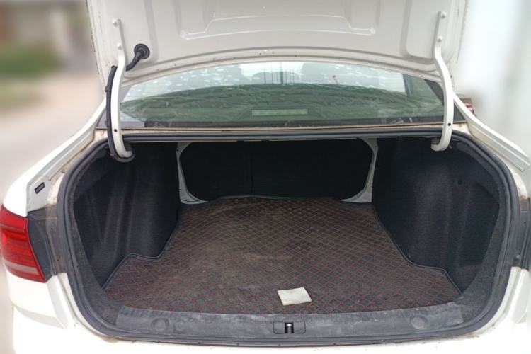 Used Volkswagen Lavida 2015 1.6L Automatic Comfort Edition Trunk