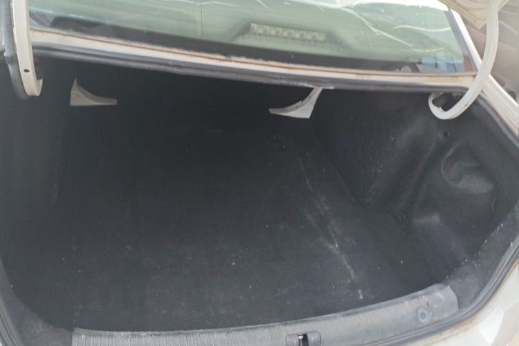 Used Volkswagen Lavida 2015 1.6L Automatic Comfort Edition Trunk