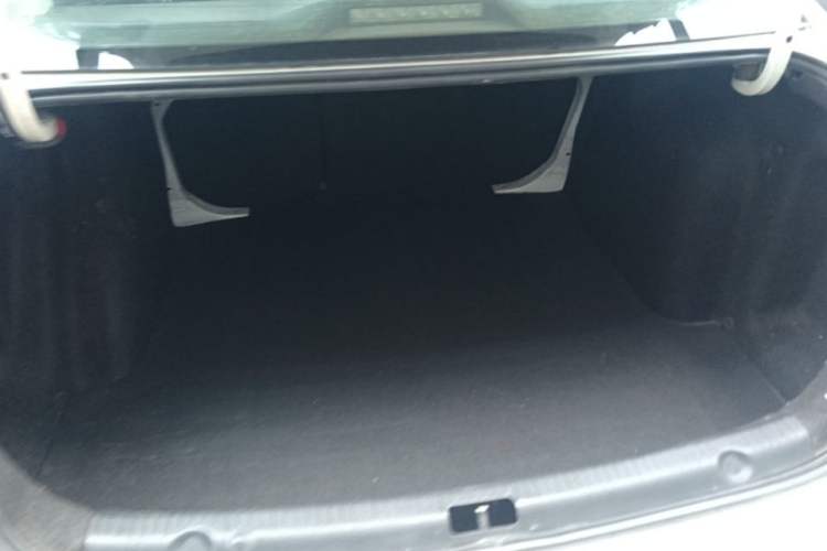 Used Volkswagen Lavida 2015 1.6L Manual Comfort Edition Trunk