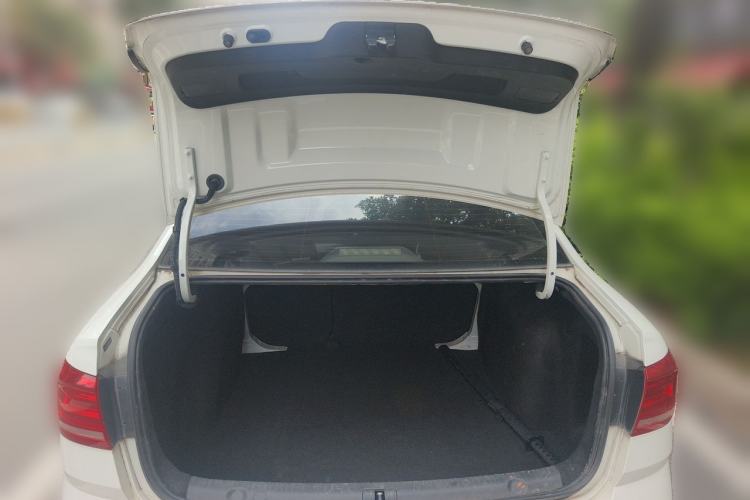 Used Volkswagen Lavida 2015 1.6L Manual Comfort Edition Trunk
