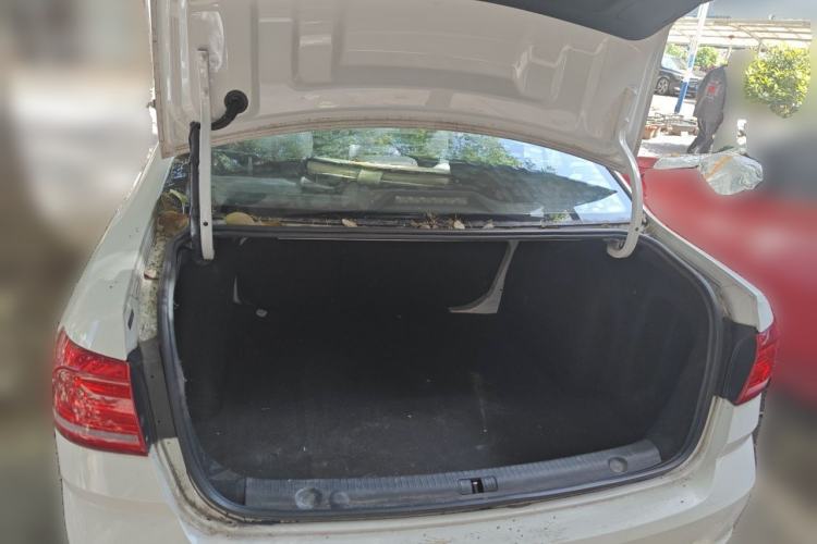 Used Volkswagen Lavida 2015 1.6L Automatic Comfort Edition Trunk