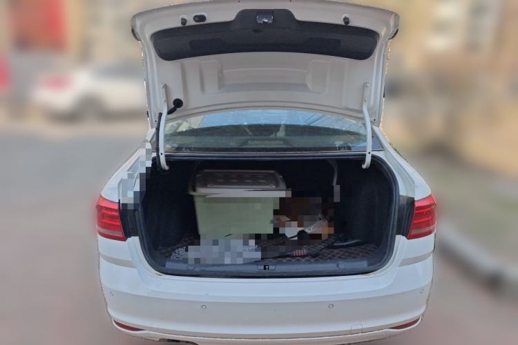 Used Volkswagen Lavida 2015 1.6L Manual Fashion Edition Trunk