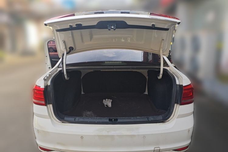 Used Volkswagen Lavida 2015 1.6L Automatic Comfort Edition Trunk