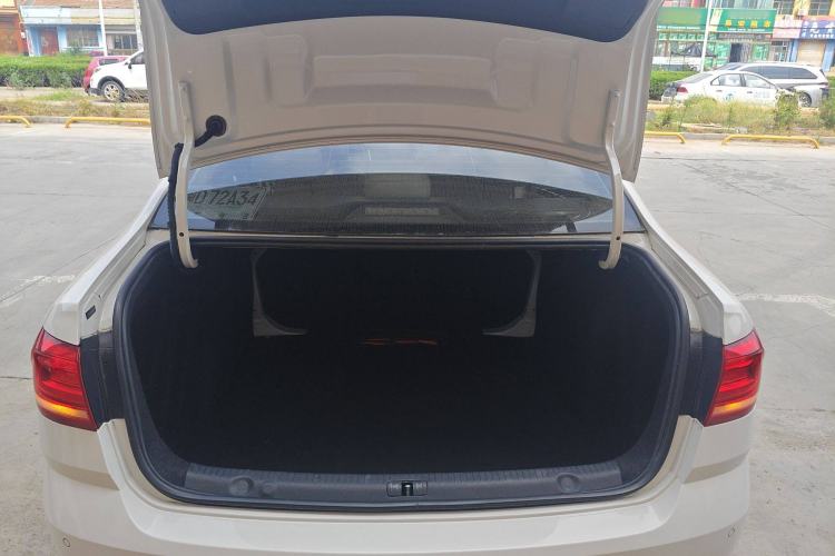Used Volkswagen Lavida 2015 1.6L Automatic Comfort Edition Trunk
