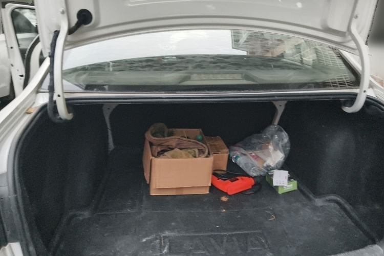 Used Volkswagen Lavida 2015 1.6L Manual Fashion Edition Trunk
