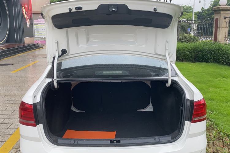 Used Volkswagen Lavida 2015 1.6L Automatic Comfort Edition Trunk