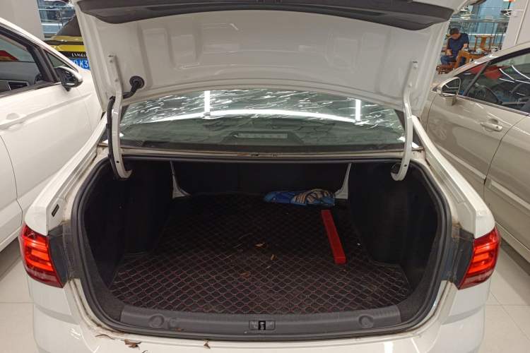 Used Volkswagen Lavida 2015 230TSI DSG Comfort Edition Trunk