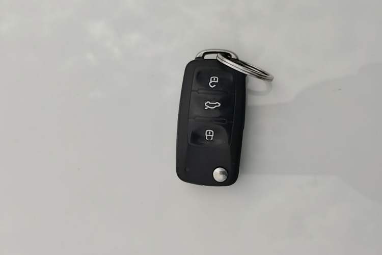 Used Volkswagen Lavida 2015 1.6L Automatic Fashion Edition Vehicle Key