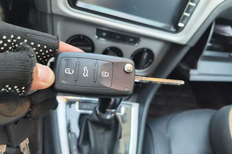 Used Volkswagen Lavida 2015 1.6L Automatic Comfort Edition Vehicle Key
