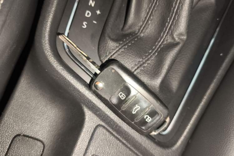 Used Volkswagen Lavida 2015 1.6L Automatic Comfort Edition Vehicle Key