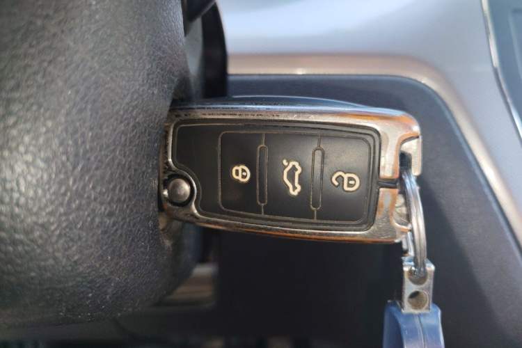 Used Volkswagen Lavida 2015 1.6L Automatic Comfort Edition Vehicle Key