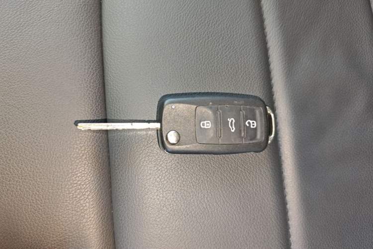 Used Volkswagen Lavida 2015 1.6L Automatic Comfort Edition Vehicle Key