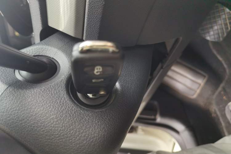 Used Volkswagen Lavida 2015 1.6L Automatic Comfort Edition Vehicle Key