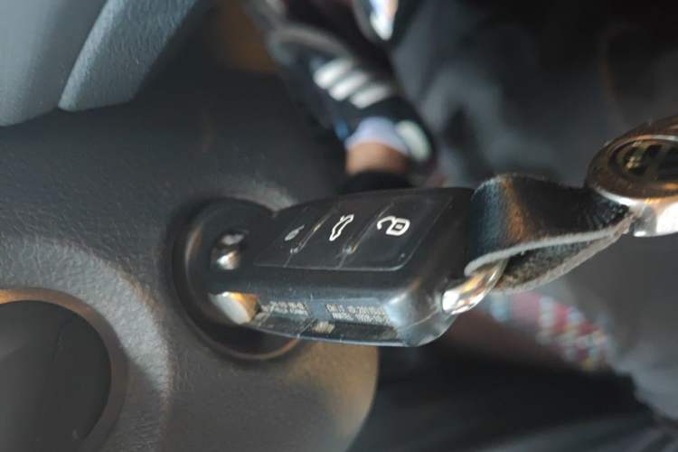Used Volkswagen Lavida 2015 1.6L Manual Comfort Edition Vehicle Key