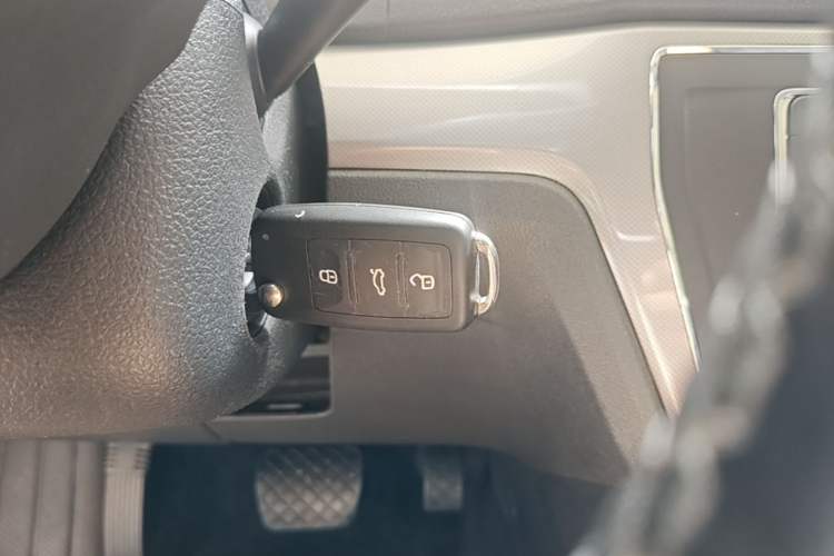 Used Volkswagen Lavida 2015 1.6L Automatic Comfort Edition Vehicle Key