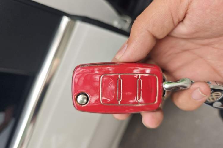 Used Volkswagen Lavida 2015 1.6L Automatic Comfort Edition Vehicle Key