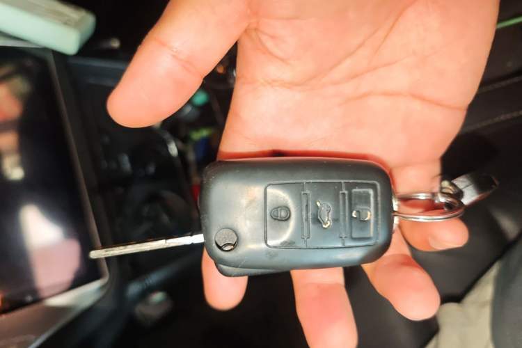Used Volkswagen Lavida 2015 1.6L Manual Comfort Edition Vehicle Key