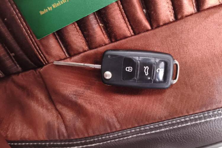 Used Volkswagen Lavida 2015 1.6L Manual Comfort Edition Vehicle Key