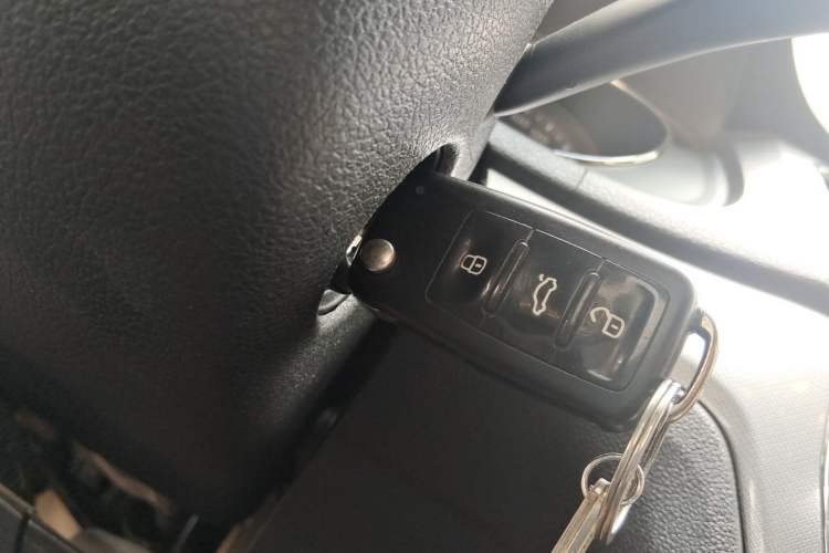 Used Volkswagen Lavida 2015 1.6L Manual Comfort Edition Vehicle Key