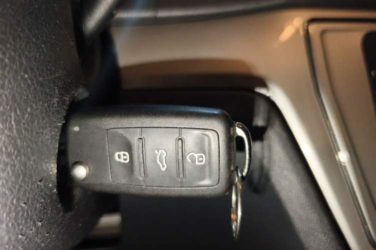 Used Volkswagen Lavida 2015 1.6L Automatic Comfort Edition Vehicle Key