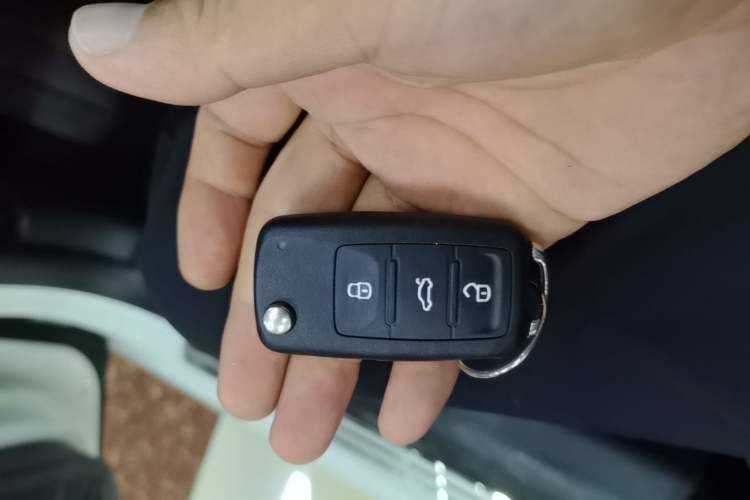 Used Volkswagen Lavida 2015 1.6L Automatic Comfort Edition Vehicle Key