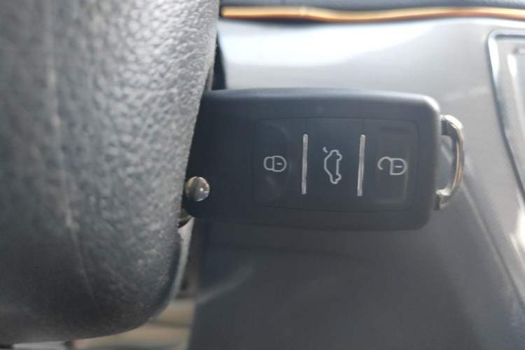 Used Volkswagen Lavida 2015 1.6L Manual Comfort Edition Vehicle Key
