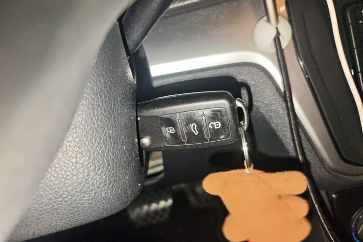 Used Volkswagen Lavida 2015 1.6L Automatic Fashion Edition Vehicle Key