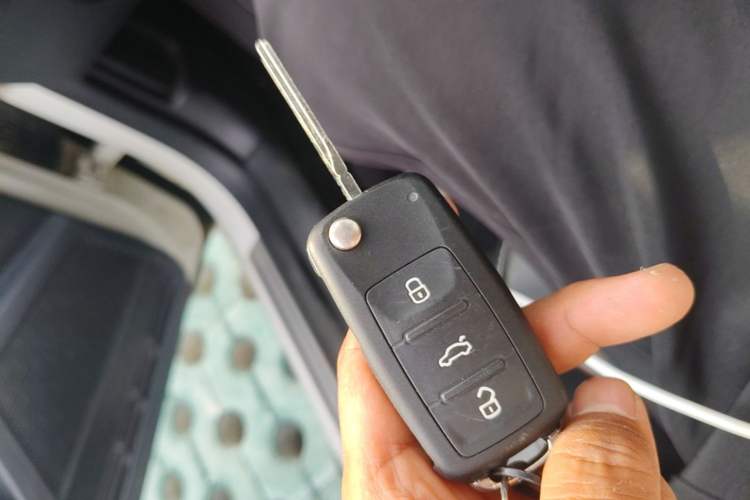 Used Volkswagen Lavida 2015 1.6L Automatic Comfort Edition Vehicle Key