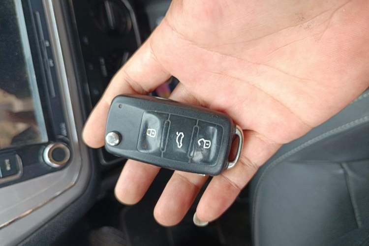 Used Volkswagen Lavida 2015 1.6L Automatic Comfort Edition Vehicle Key