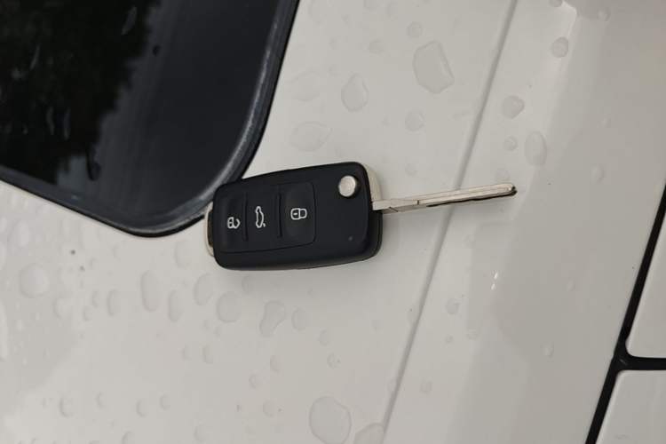 Used Volkswagen Lavida 2015 1.6L Automatic Comfort Edition Vehicle Key