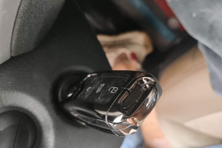 Used Volkswagen Lavida 2015 1.6L Automatic Fashion Edition Vehicle Key