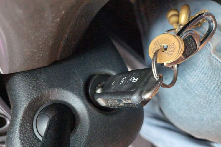 Used Volkswagen Lavida 2015 1.6L Automatic Comfort Edition Vehicle Key