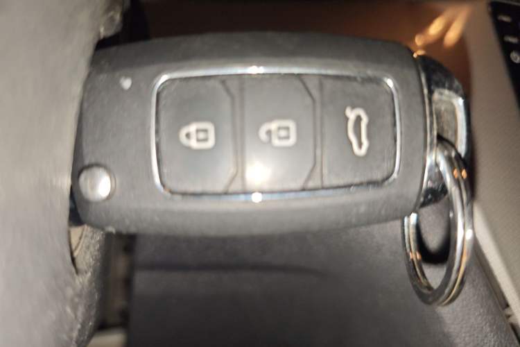 Used Volkswagen Lavida 2015 1.6L Manual Comfort Edition Vehicle Key