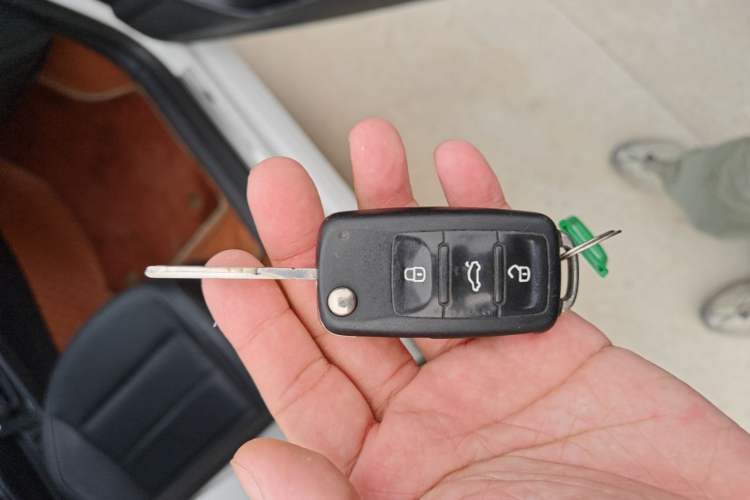 Used Volkswagen Lavida 2015 1.6L Automatic Comfort Edition Vehicle Key