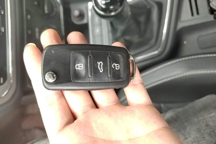 Used Volkswagen Lavida 2015 1.6L Manual Comfort Edition Vehicle Key
