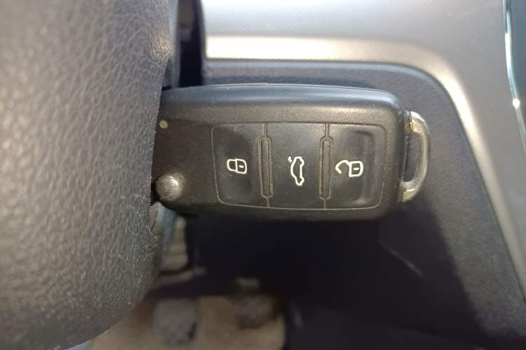 Used Volkswagen Lavida 2015 1.6L Manual Comfort Edition Vehicle Key
