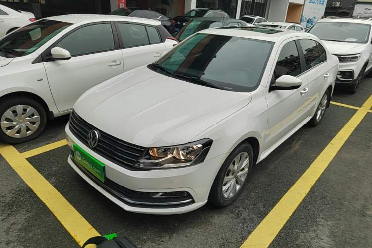 Used Volkswagen Lavida 2015 1.6L Manual Comfort Edition Guazi used car, China used car export, Used car for sale, Used  cars, Cheapest cars for sale