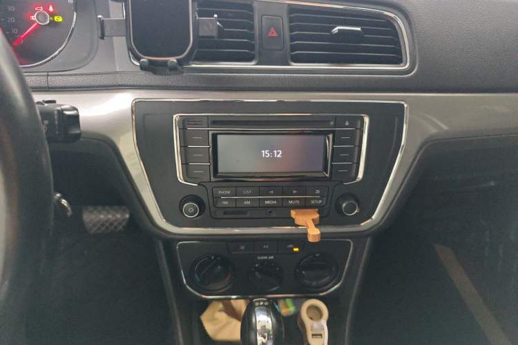 Used Volkswagen Lavida 2015 230TSI DSG Comfort Edition Audio And AC Panel