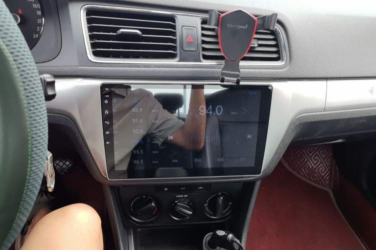 Used Volkswagen Lavida 2015 1.6L Manual Fashion Edition Audio And AC Panel
